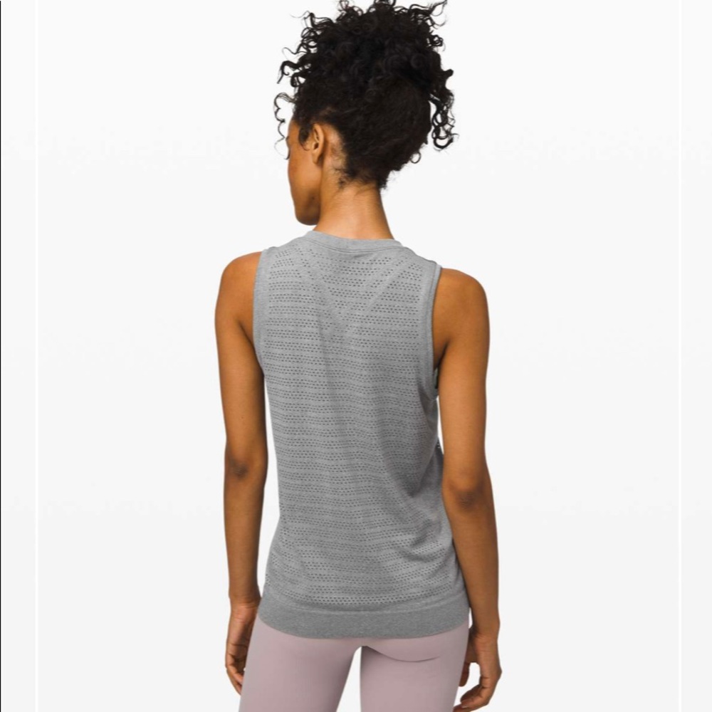 Lululemon Breeze By Muscle Tank II Squad
EUC
